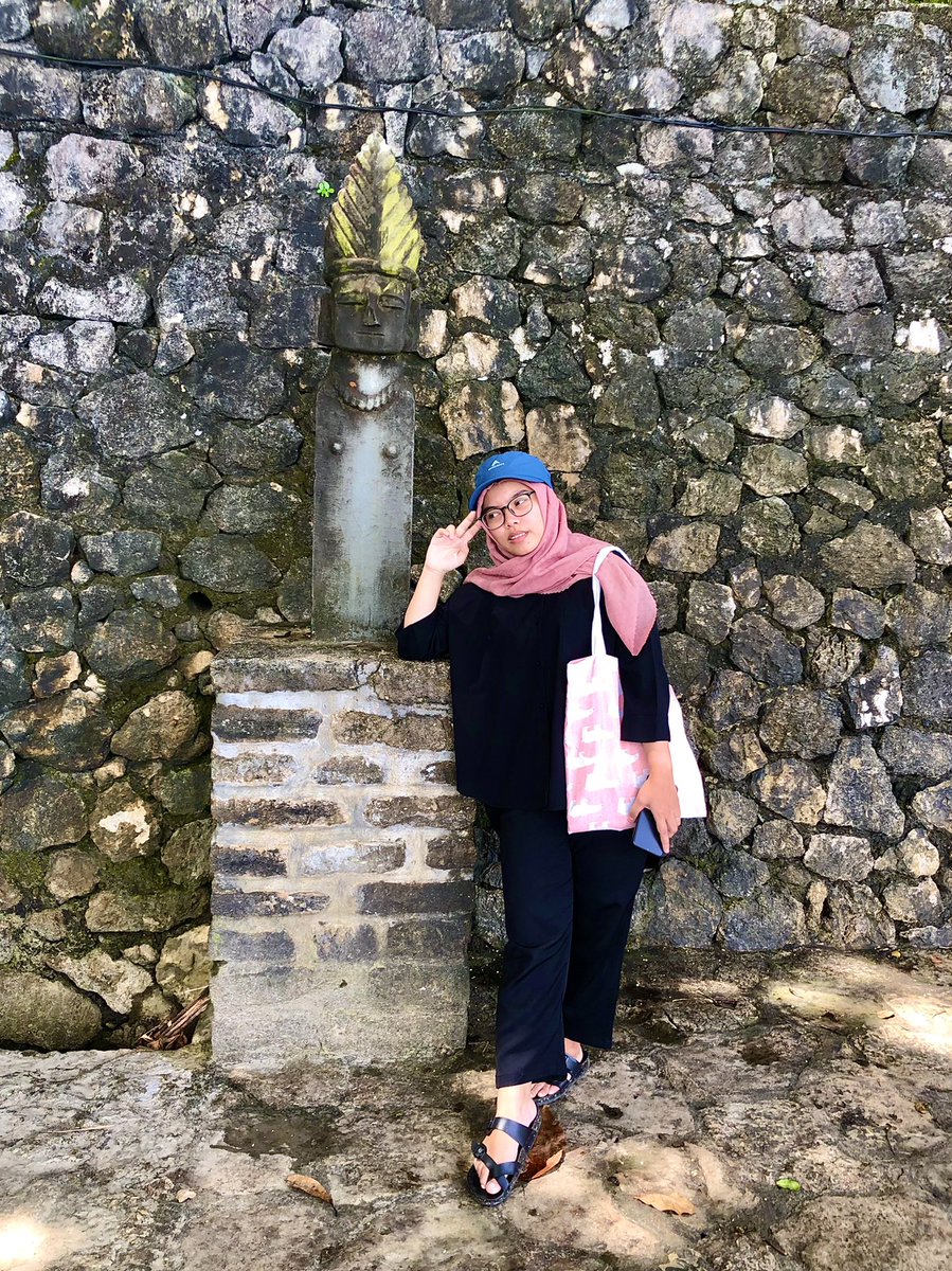 aamandel_'s tweet photo. 1/365 

Delapan bulan sebelum purna tugas, nyoba refreshing ke Museum tepi laut Nias. Hariku di 2022 laut semua, yok bisa yok akhir tahun ini beralih ke gunung lagi? 

Direkamin jalan begini, lucu jg kek anak kicik lagi studytour 😂

Bismillah, mari kita lukis 2023! https://t.co/CQqhr3ugDs