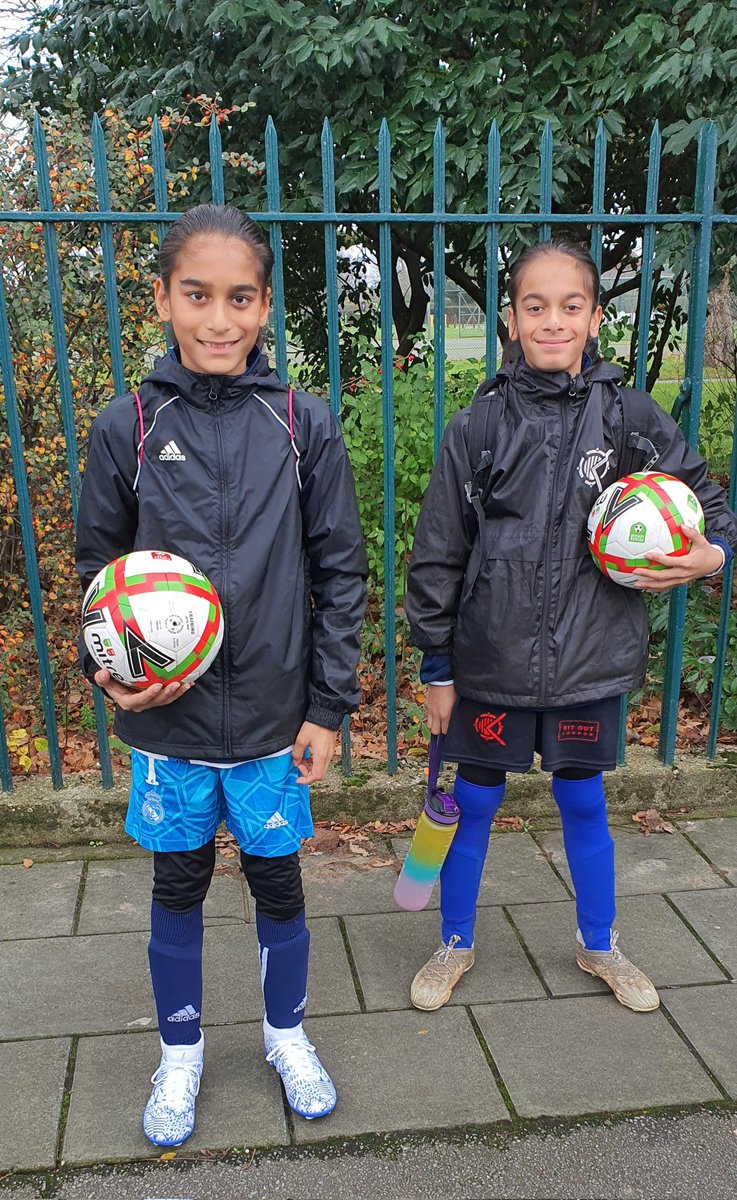 CoachRanj's tweet photo. Start the year as you mean to go on. Train hard, play harder! Boys are ready for 2023. ⚽️ 🥅 🏟 @ranjsond @kolccyouth @kol_cc @sat76nam @jlam @RuiandFigo #grassrootsfootball #Training #football #echoleague #community https://t.co/XMJOs9aBYK