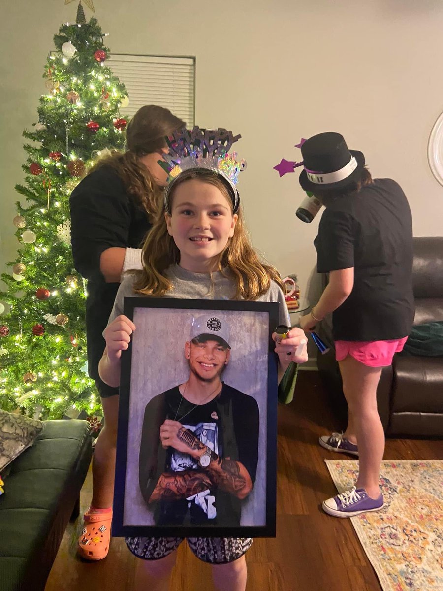 RobbieB09742243's tweet photo. My daughters New Year’s Man @kanebrown https://t.co/pLXbpX3t94