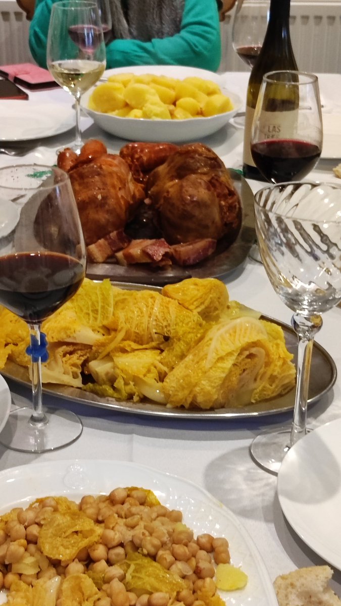 CarlosRomallo's tweet image. #botillo #lastresfilas #bierzo  que suerte ser #berciano