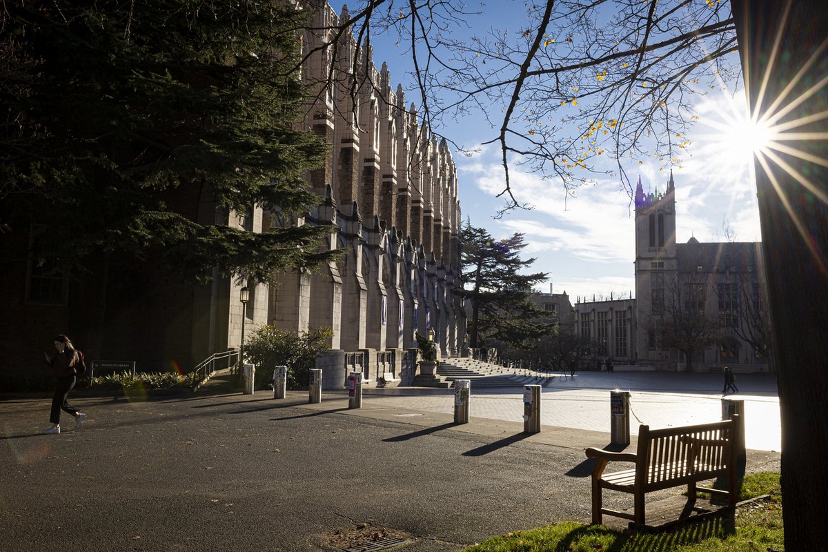 UW's tweet photo. Happy New Year, Huskies! π Hope you had a restful break. See you all soon! π π #SeattleSunday #WashingtonWeekend https://t.co/2hbBKO40K5