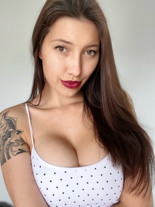 Tell me one thing you're wishing for in 2023? https://t.co/UzSoCHSGcH