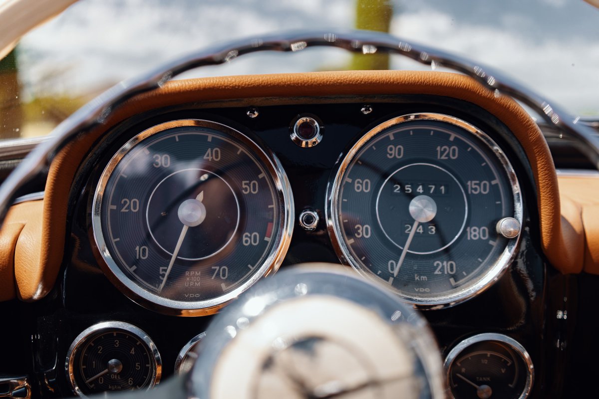 LienhardRacing's tweet photo. 1960 MERCEDES-BENZ 190 SL
CHF 114'900.–

Anbieter:
© by Perego Cars Sàrl, 1163 Etoy https://t.co/xj2OjUTlJI