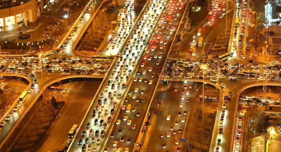 The nighttime sky spot stars, the street corner lifts water Malone.
#AmazingChina