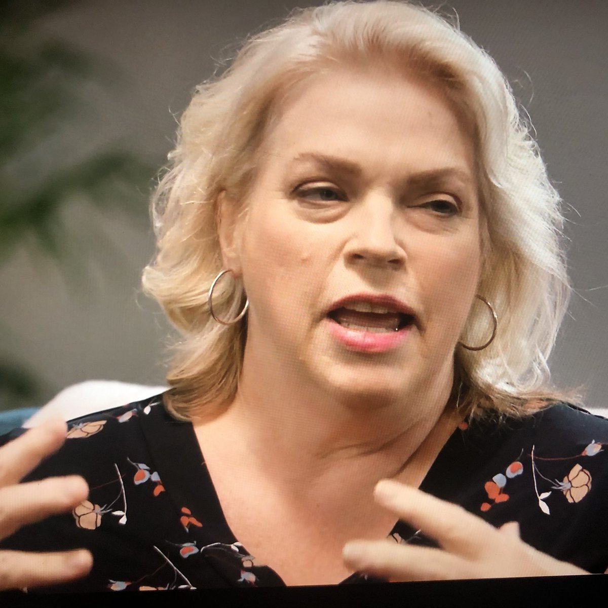 oakhill91's tweet photo. This is the world according to Janelle: he’s a little bit myopic when it comes to Robyn and her hurts and her perspective. TELL IT SIS!!! 100% true. #SisterWives https://t.co/MApgNS9zOV