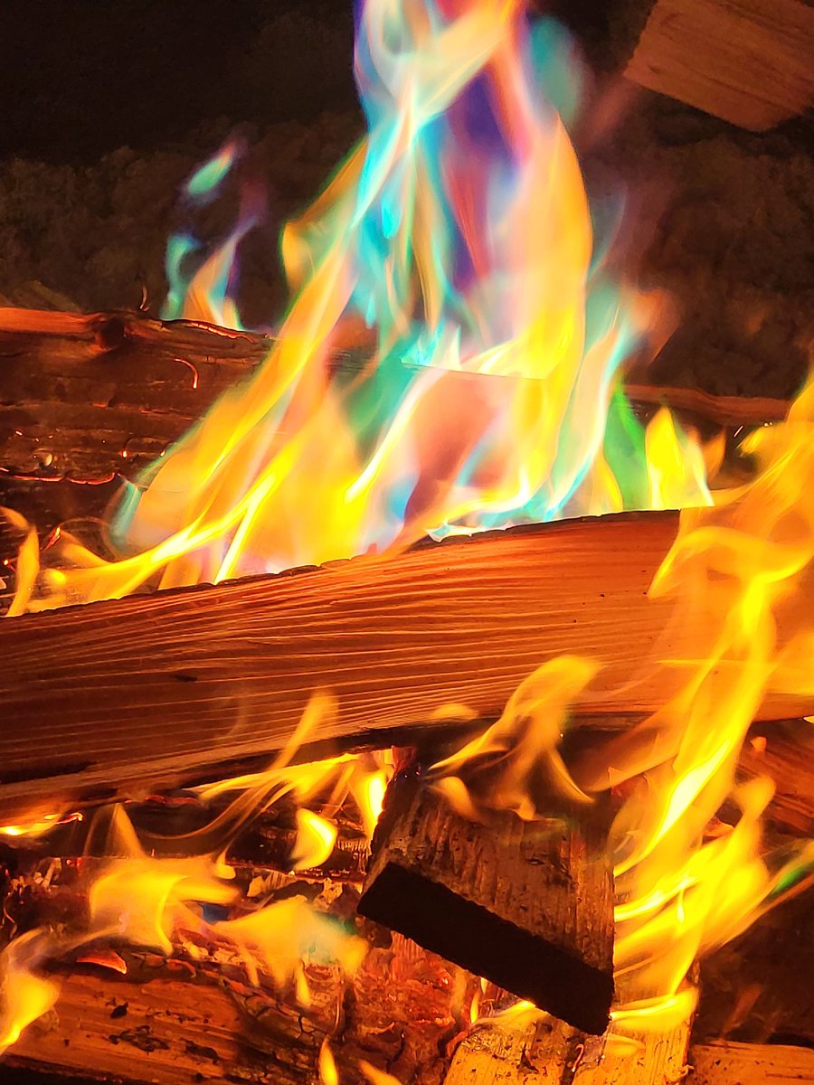 chaoticdikdik's tweet photo. Gay fire brings in all of the good things, so here's to a very good 2023~ https://t.co/uwlpSVxTCF
