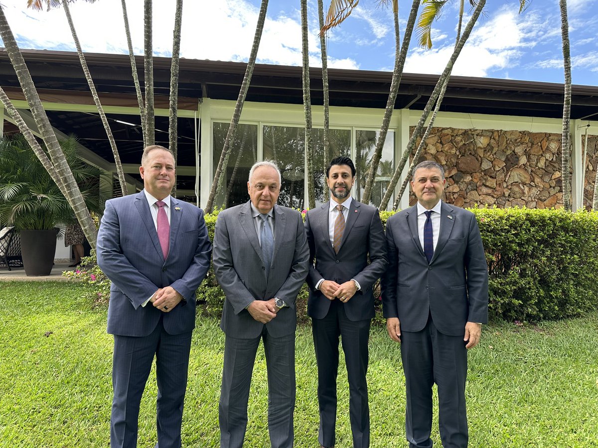 Great discussions today in Brasília with representatives from <a href="/Itamaraty_EN/">Itamaraty Brazil 🇧🇷</a> and the Brazilian Army Chief of Staff. Canada and Brazil share common values, and a commitment to promoting peace and security in the Americas and around the world.