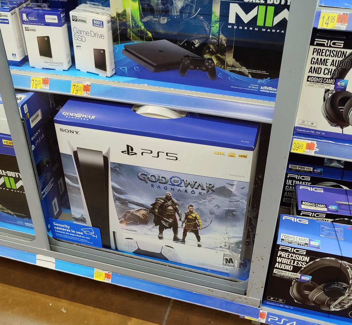 SpawnWaveMedia's tweet image. Hey PS5 systems are actually showing up in stores