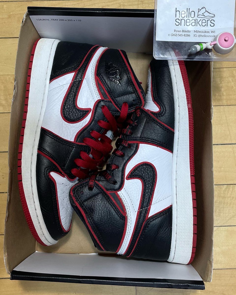 hellosneakerss's tweet photo. @SellKicksSunday Both size 7Y 
Rep box 
199 plus shipping for both https://t.co/n4GQwmR9m9
