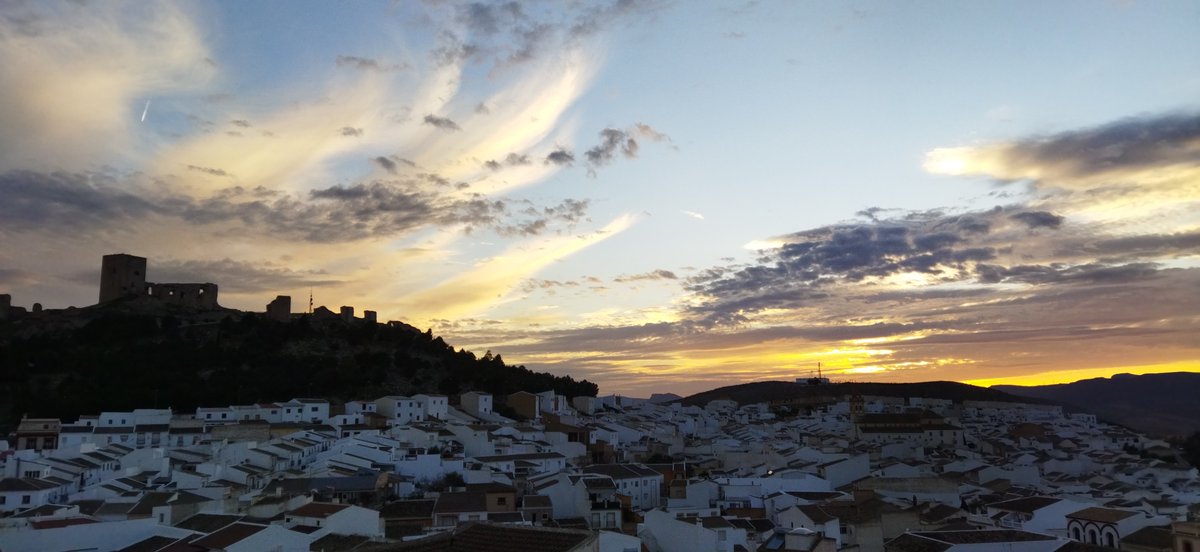 rafarsur's tweet photo. El Castillo de la Estrella, en Teba (Màlaga), fue construido por los almohades en el siglo XIII para la defensa de la población de la zona, dispersa en numerosos diseminados y alquerías. https://t.co/8tDUptSOjP