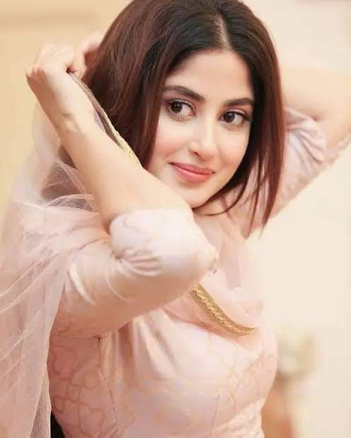bj_inayat's tweet image. کمپنی نے انڈین ایکٹریس کو امپورٹ کرنے کی بجائے پاکستانی ایکٹریس سے کام چلا کر پاکستان کی ڈوبتی اکانومی کو سہارا دیا ۔۔!
جیدا چنگڑ سے اقتباس
#inayat