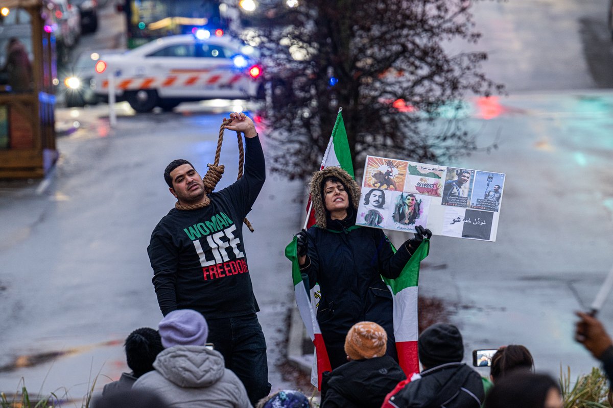 MarksGonePublic's tweet photo. The rally in support of Flight 752 victims in North Vancouver was truly heart breaking today. #NorthVan
90 images from today's rally. #Flight752 #IranRevoIution #PS752
https://t.co/aCVEzUVuno https://t.co/hc2GVde354