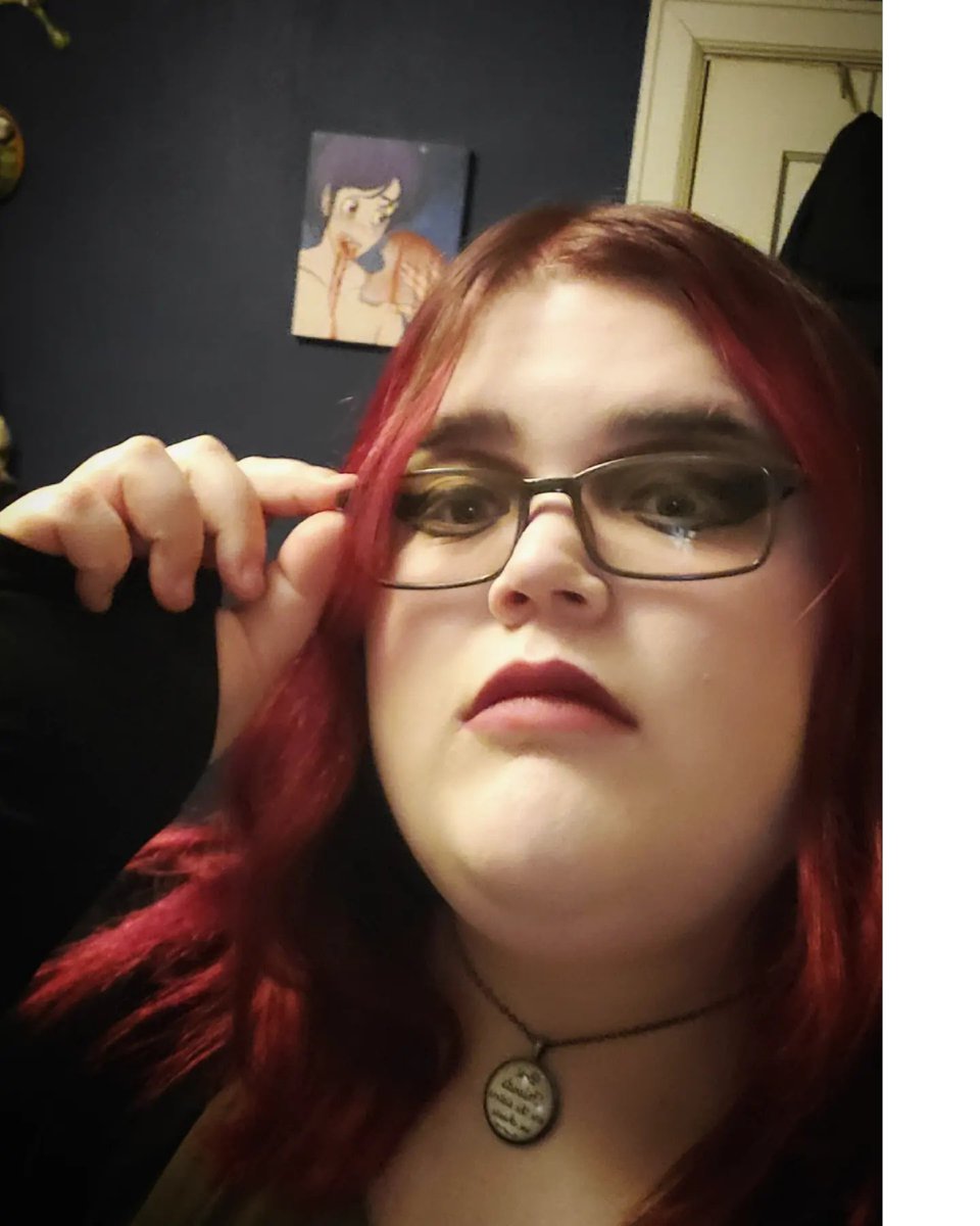 hebertxx9z's tweet photo. My new hair color already, I just realized that this color is the same as the Garnet birthstone for January. Fitting don't you think? Dyed this myself using @SLHairColor hair dye.
❤🖤💋
#selfie #newhair #strawberryleopard #newhaircolor https://t.co/4uQppW7f2g