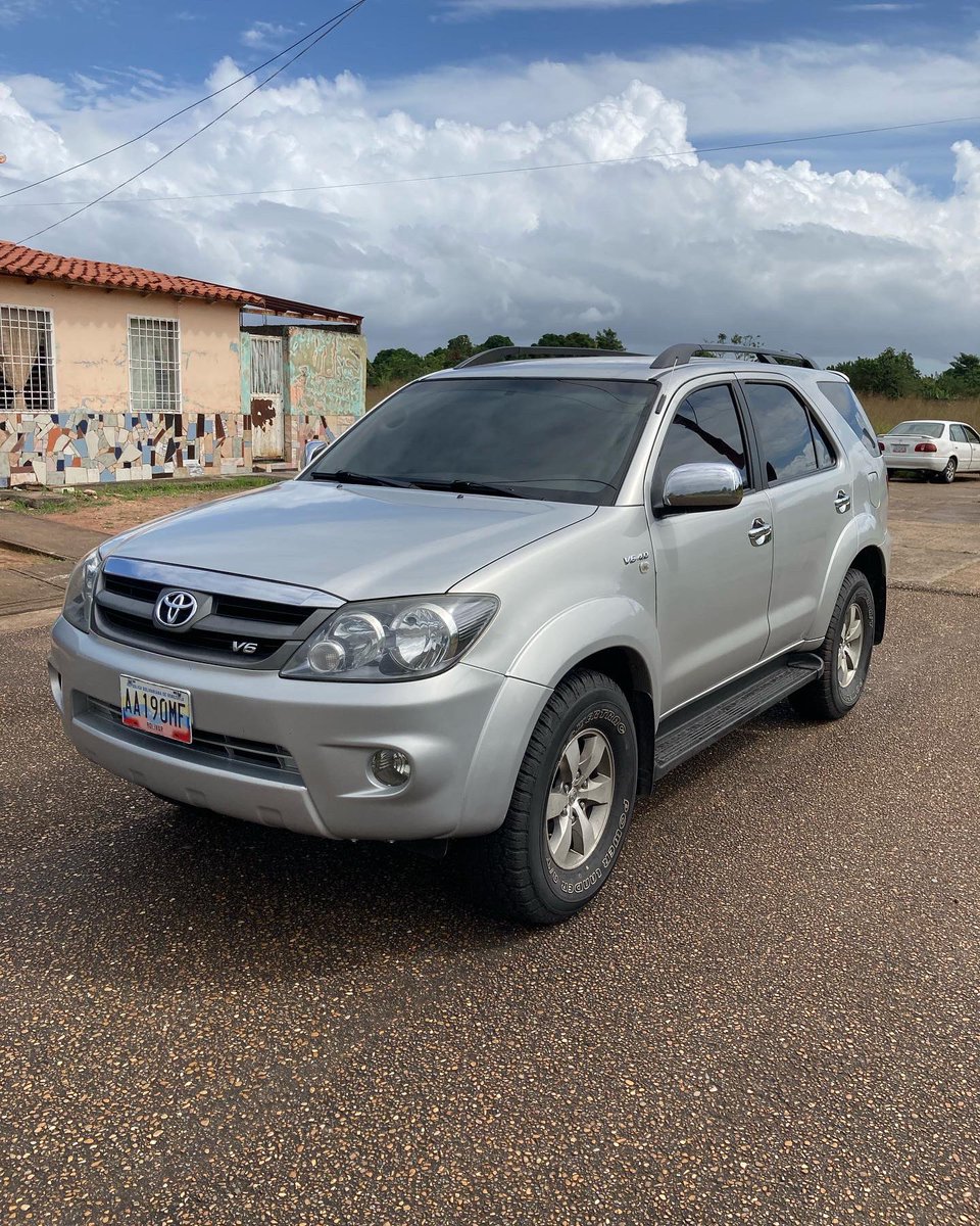 ancla990's tweet photo. VENDO🚨🚨
Toyota Fortuner 2008 
Km: 61.000 originales 
4-1 
Cauchos nuevos 
Precio: 18.000$
Recibo vehículo Aveo automático 
Tlf 0414-7617175
#maturin #monagas #Maturin #Monagas #Fortuner #toyotafortuner monagas maturin #caracas caracas https://t.co/w8NIDvuGNl