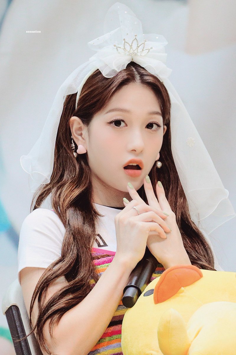 LEESEOYE0NS's tweet photo. #seoyeon #fromis_9 https://t.co/Sev2h1NFad