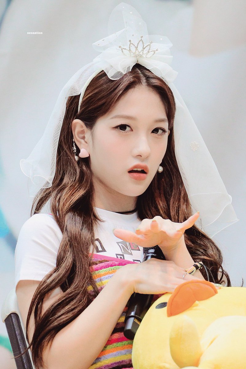 LEESEOYE0NS's tweet photo. #seoyeon #fromis_9 https://t.co/Sev2h1NFad