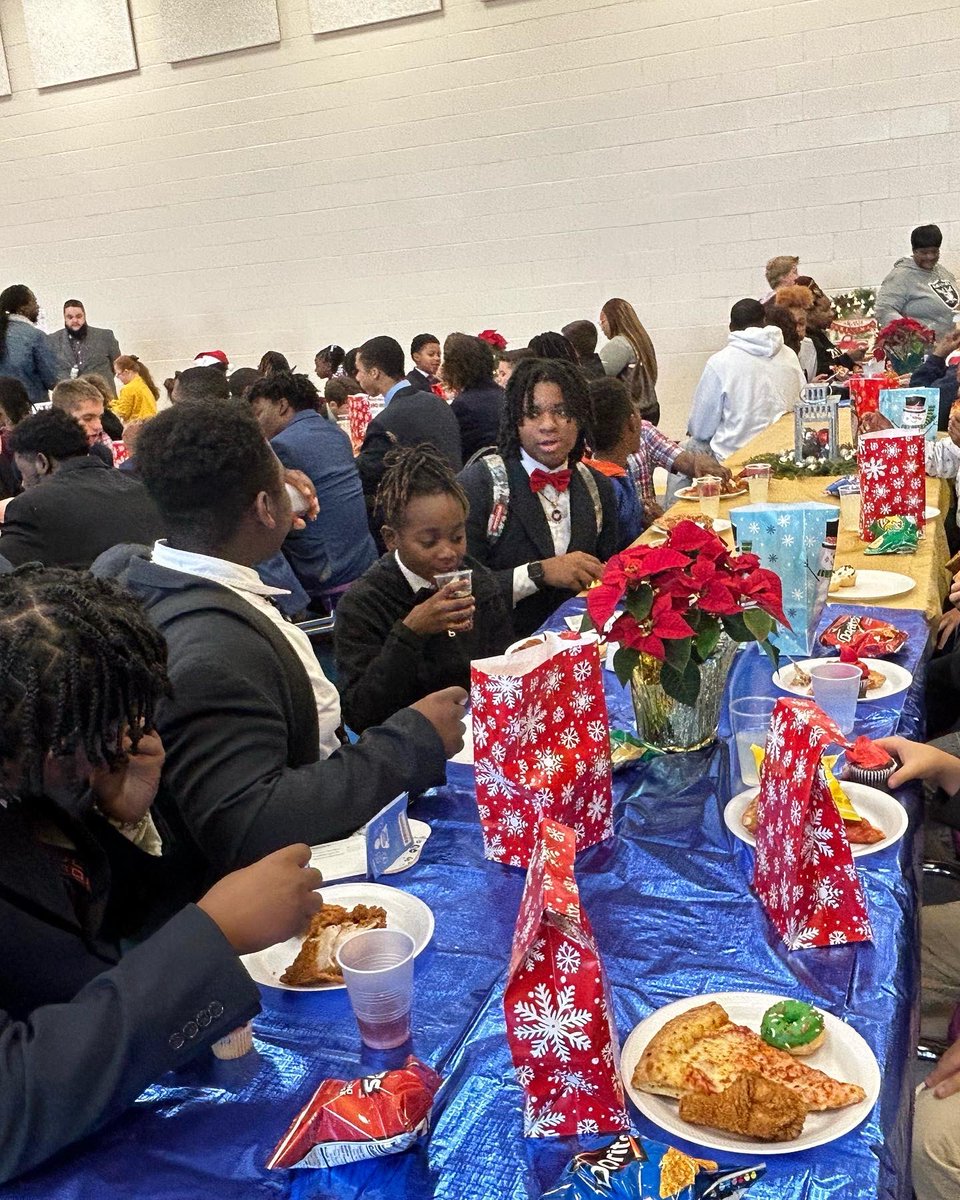 morethanablazer's tweet photo. Spending some time with our “little brothers” at South Johnson Elementary school prior to the Christmas break. #mentorleaders #blazerlife Without influence, there will be no change… https://t.co/yDOQDYe3fa