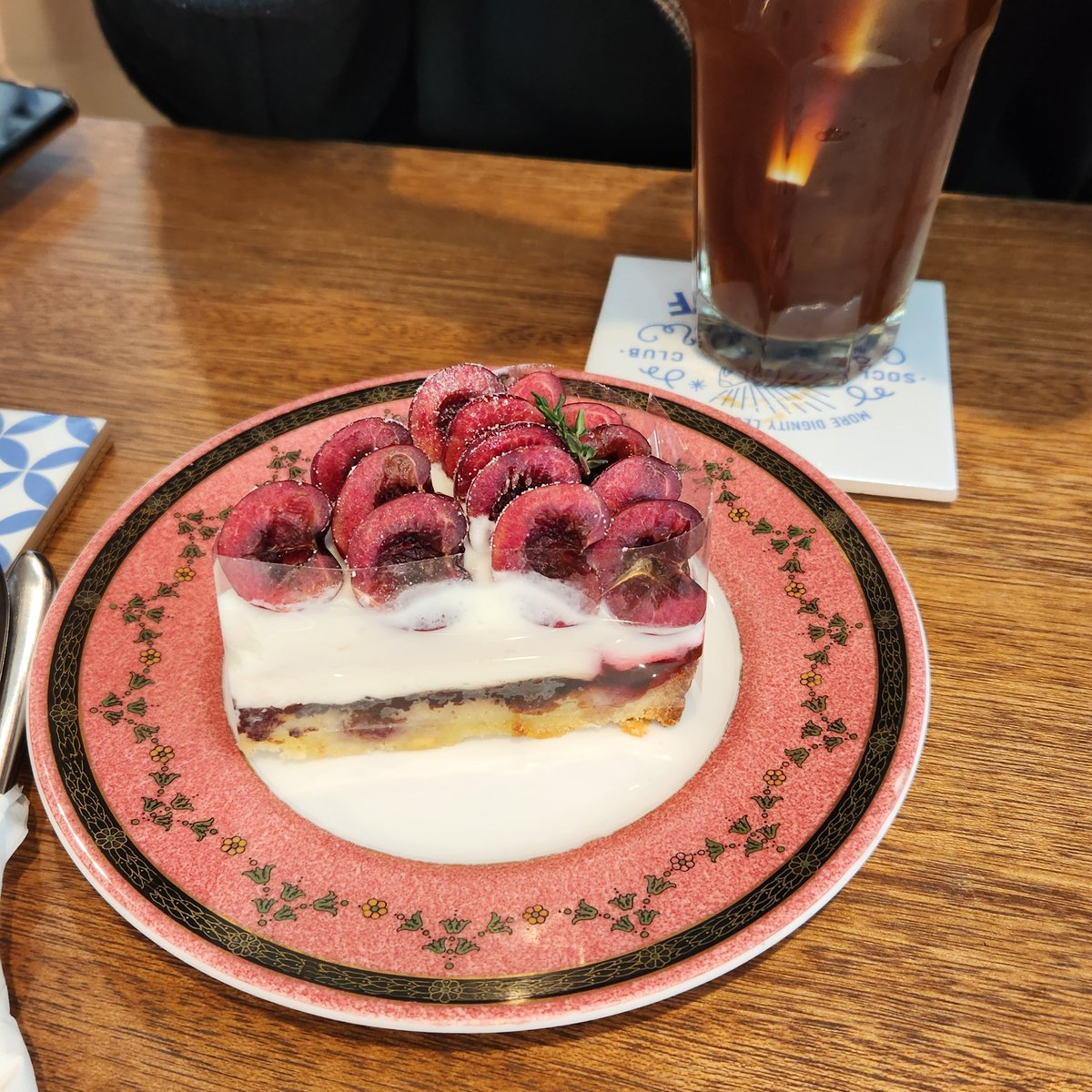 한남동에 울프가 있어서 좋다
새로나온 케이크 강추 진짜 맛있었어요
또 먹고싶다  !!