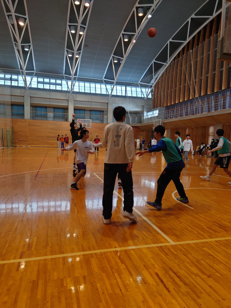BlueTides1's tweet photo. 冬休みも今日で終わり。
短めの遠征も無事に終わり、県新人まで2週間。
精度を上げていきます。
#東北学院 #バスケット #BlueTides https://t.co/iqBJ3AXNjs