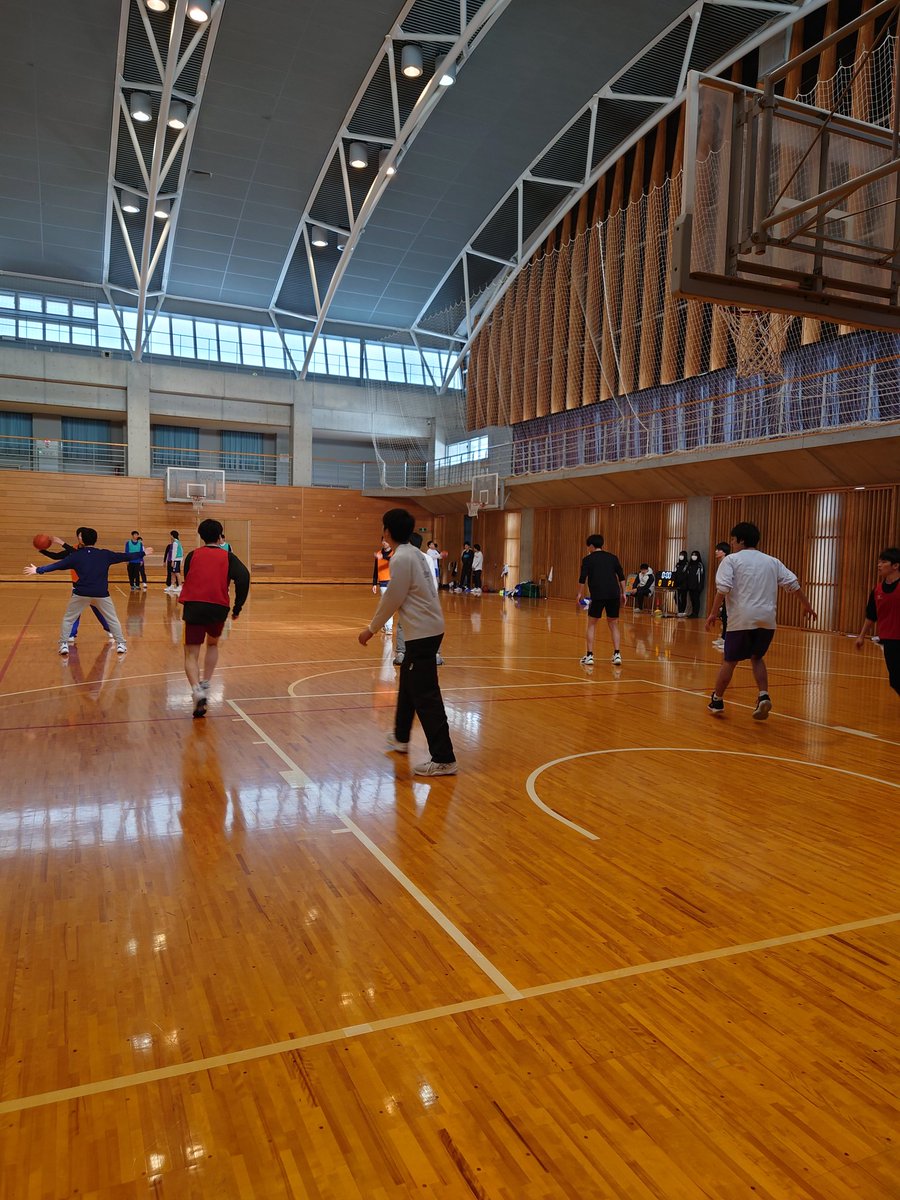 BlueTides1's tweet photo. 冬休みも今日で終わり。
短めの遠征も無事に終わり、県新人まで2週間。
精度を上げていきます。
#東北学院 #バスケット #BlueTides https://t.co/iqBJ3AXNjs