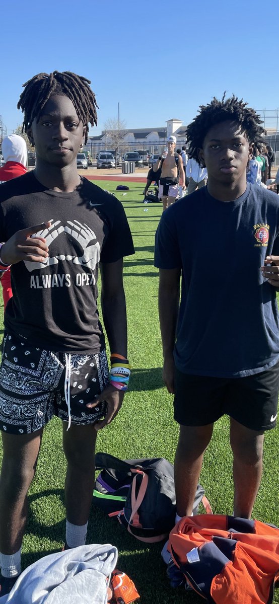 TayshawnEdwards's tweet photo. 14U great linking up๐ซ #Trubuzz๐๐๐ #CoachBrooks @TrueBuzzFB @Zingelmann2027 @TaeMayo0415 @chris_lottjr https://t.co/QYx0T4Vmbj