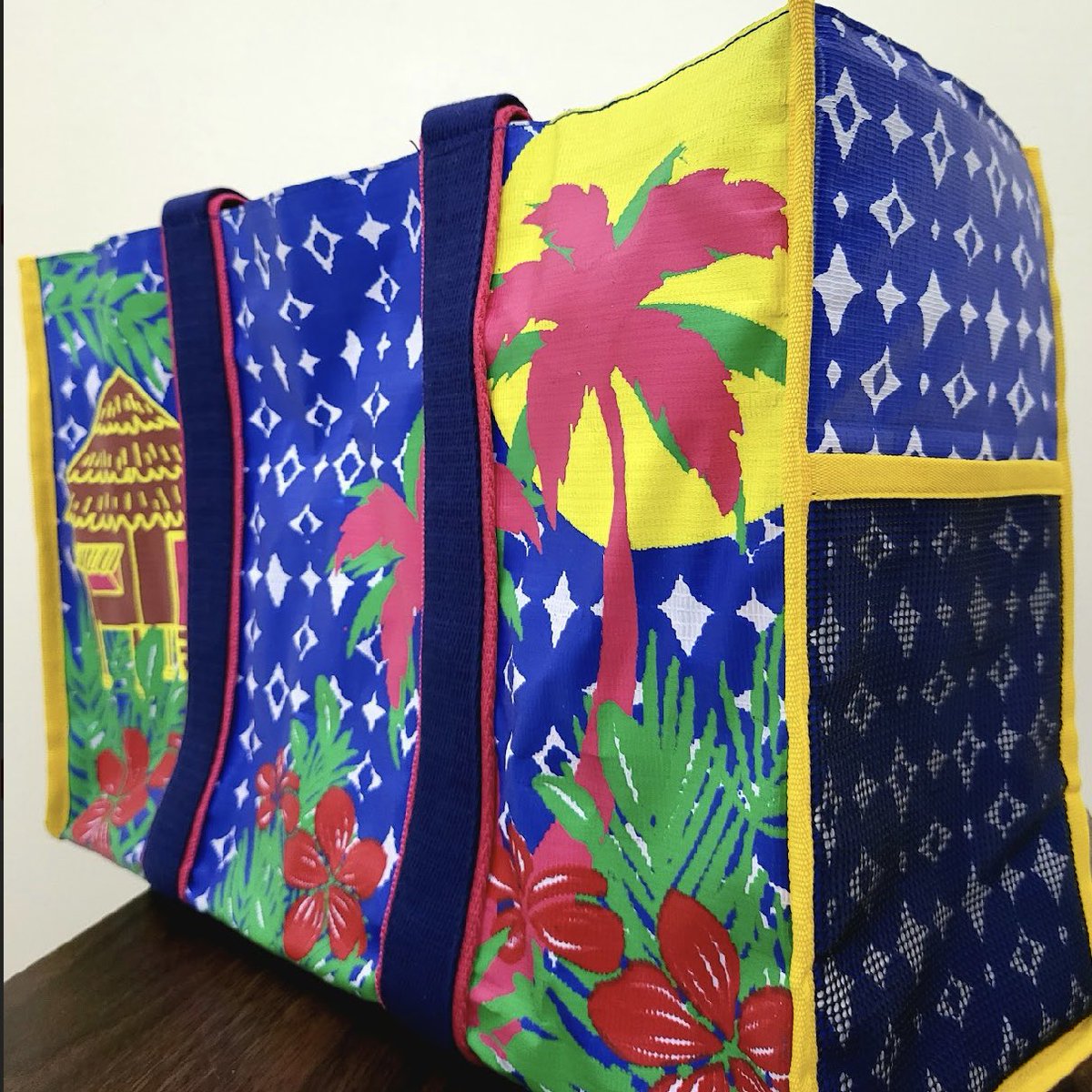 maica_teves's tweet photo. @MyRizalPH It comes in 4 designs- Paraiso, Alpas, Flora and Agos. Only 499 for this bag designed by Zarah Juan which is made by the Women Persons Deprived of Liberty of the BJMP Quezon City Female Dormitory and Senior Citizen women from Barangay Pinyahan in Quezon City. #VoteToTote https://t.co/Ioxrxej70E