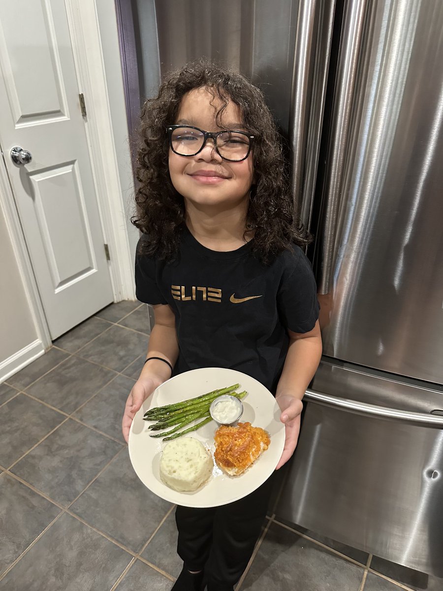 Teaching the child to cook so one step@at a time I have to do less 😂 #mealprep #cooking #kidchef #dinner #breakfast