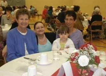 iekika's tweet image. There isn't Bea (grandma), Jessica (Me), Katelyn (daughter), and Paulette (mom). #FourGenerations