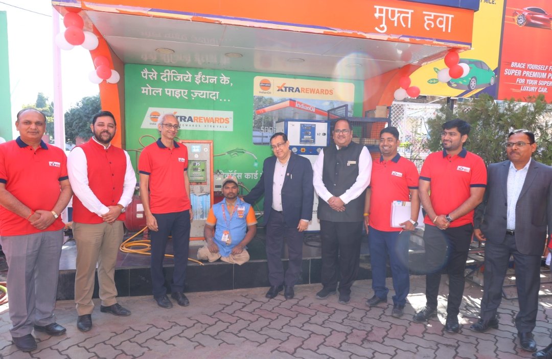 Usharaj Fuels at Indore shines brighter with the smile of Rahul Holkar, a specially abled customer attendant. ED &amp; SH, of Madhya Pradesh admired his grit and  service. He also appreciated the dealer's efforts to have specially-abled staff at the fuel station. #IndianOilcares