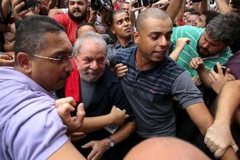 ColinaCdi's tweet photo. CDI marino colina
No se puede aplastar la fuerza de la verdad y las ideas .viva Lula
#NoAlGolpeEnBrasil
#Yunia https://t.co/BZ5R6Uruea