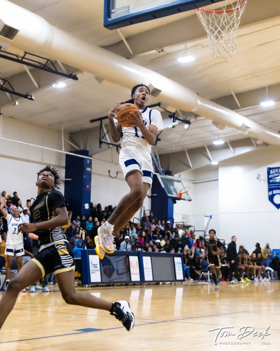 TomDeck23's tweet photo. @LabaronPhilon  floats in midair prior to scoring an easy 2.  @baker_hoops https://t.co/KNlGqvOudy