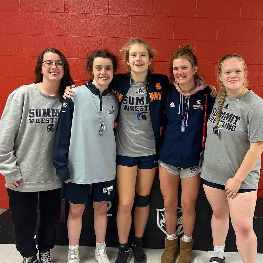 wcsSSTMSpm's tweet photo. Summit Girls Wrestling finishes 5th w/ 4 medalists at the Red Hawk Rampage.
138 - Rylee Bennett 1st
145 - Finnley Craig 1st 
114 - Taylor Parkhurst 3rd
235 - Samantha O'Leary 3rd 
@wcsSHS @wcsSHSAthletics @WCSedu @SwcWrestling @cspulliam @mopatton_sports @SeWrestle https://t.co/ACCnNN6vpM