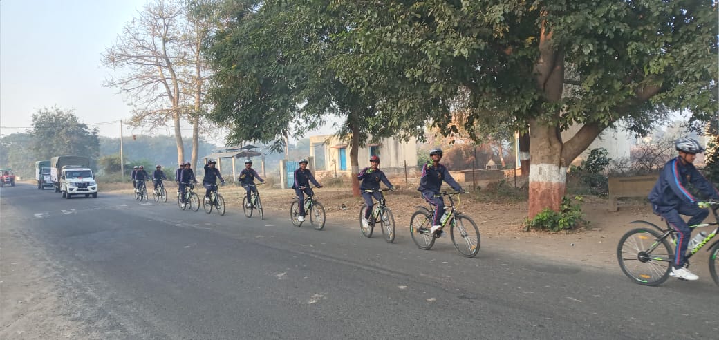UveshSaiyed07's tweet photo. Going to Bhadran
@HQ_DG_NCC 
@NCC_Dte_Gujarat 
@ArvindKapoorTYG 
#Sabarmaticyclerally https://t.co/NRqXOPvOW0
