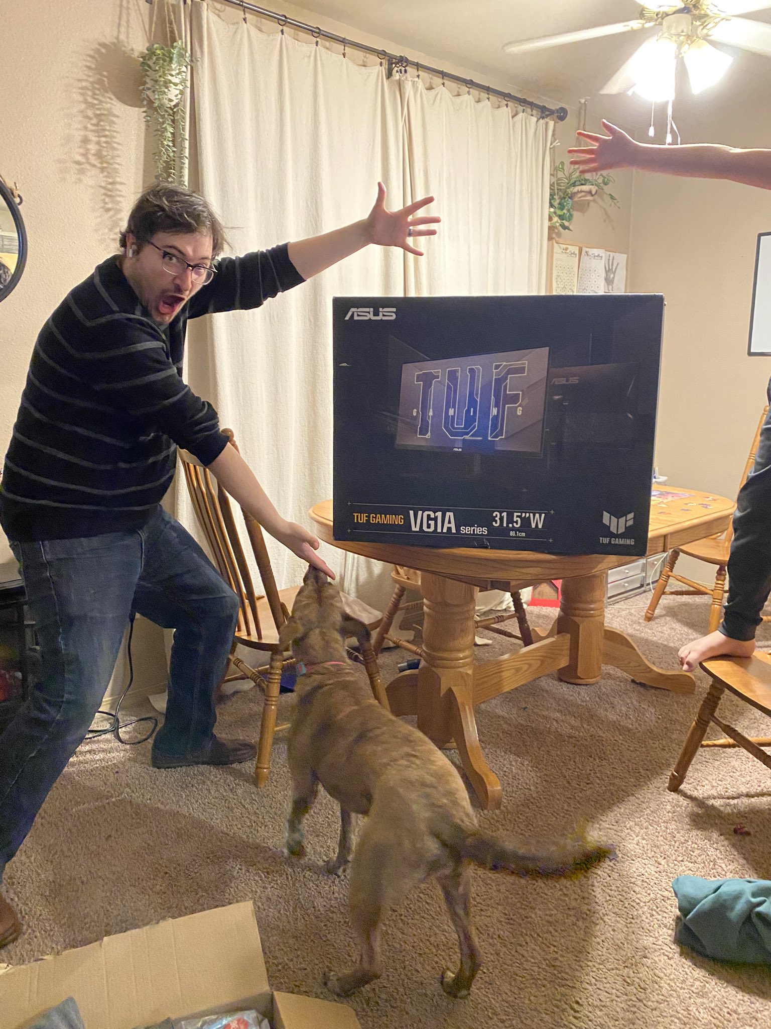 AMomentWithAlex on Twitter "Don’t mind The dog aggressively licking my