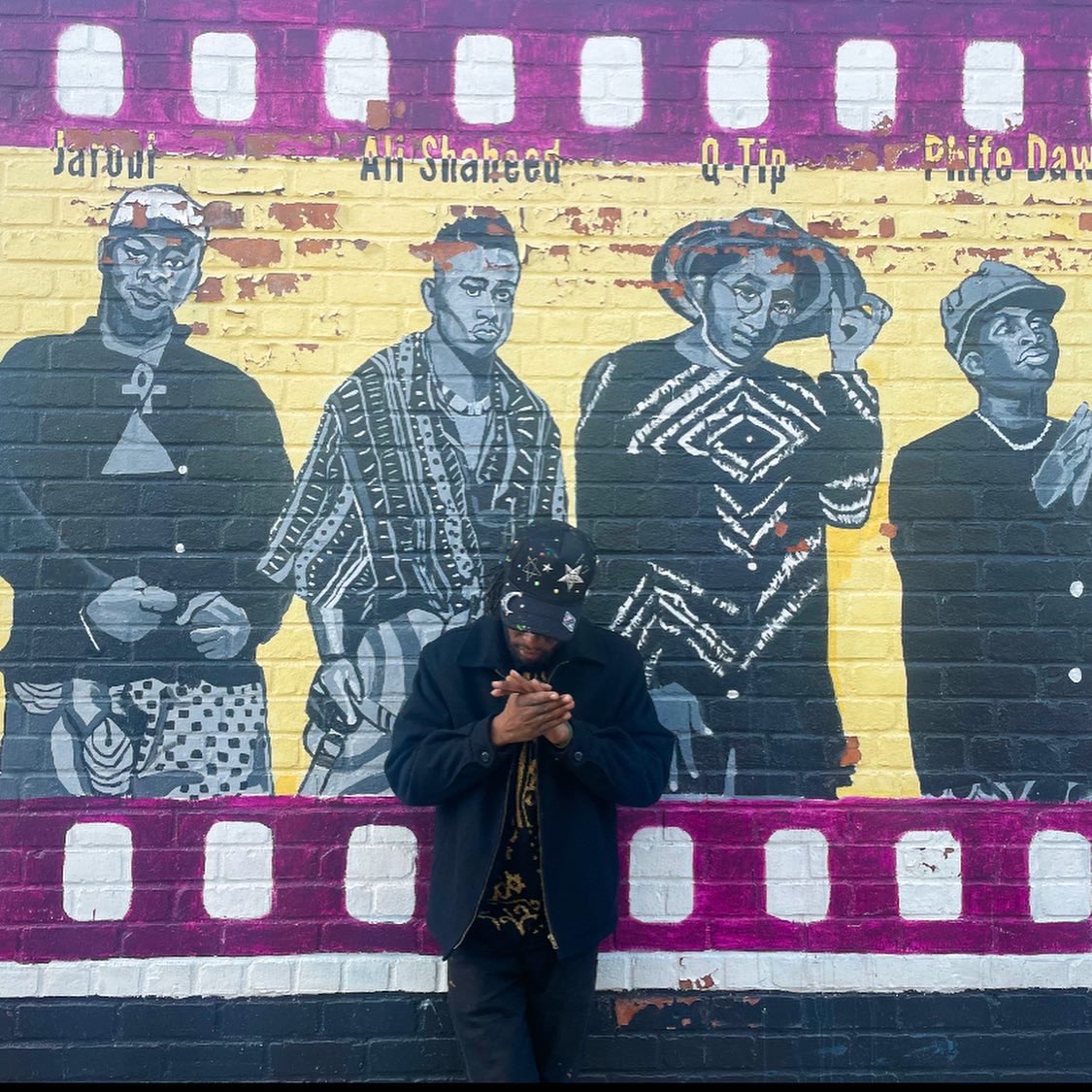 MrModa's tweet photo. Big love in queens Today. Received many blessings from the community revisiting a mural from back in 2016. I Can’t wait to to see what else the new year holds.. &amp; I can’t forget where I came from either 🎸✨🗽 #RIPPHIFEDAWG #BIGQUEENS #MrModa #HOLLIS #ATCQ @ATCQ https://t.co/KDcp58DALS