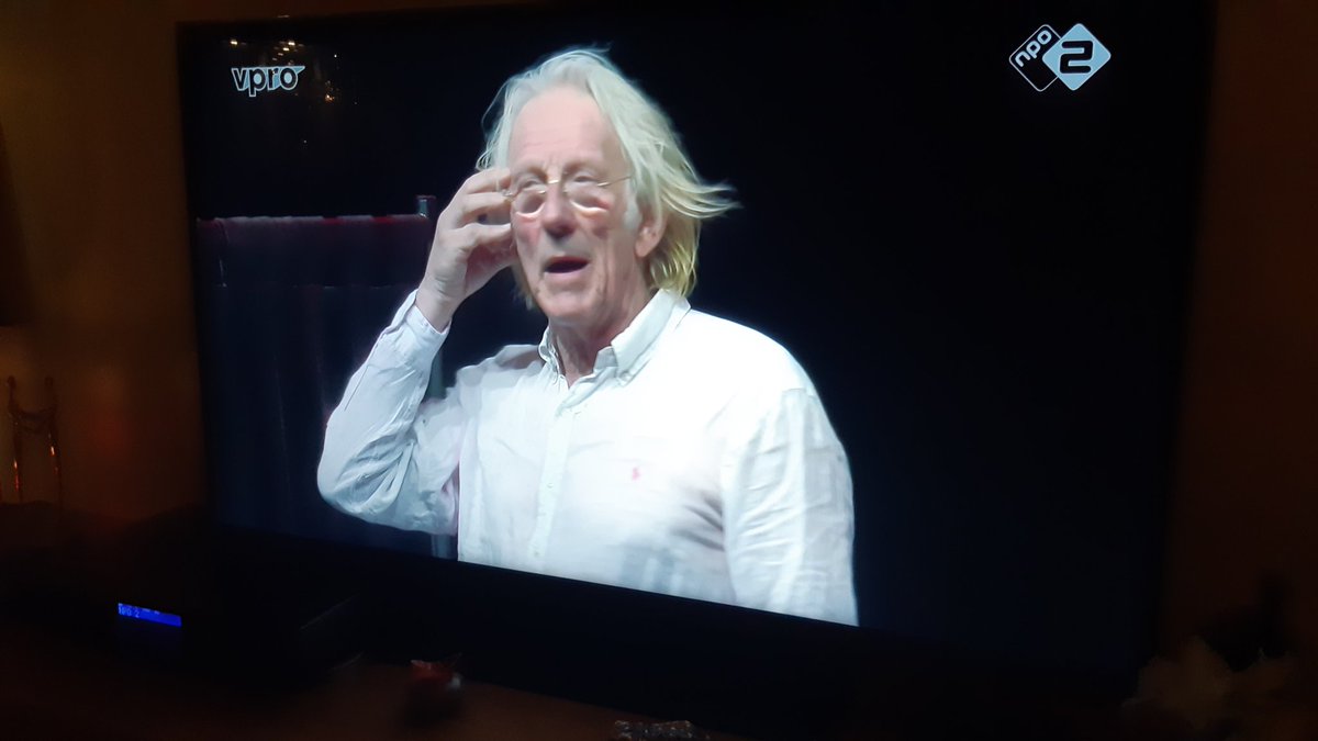 NieuwS02's tweet photo. Zapte langs #NPO2 midden in de voorstelling van #Freekdejonge. Wat jammer dat ik het eerste stuk gemist heb. Zit vol bewondering te kijken. Mooie verhaallijnen ook weer #DeSchreef https://t.co/0RAMZwsuJR