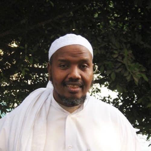 AwHirsiSO's tweet photo. Sheekh Cabdirashiid Sheekh Cali-Suufi iyo Sheekh Cali-Dheere Maxamuud Raage:
 "Labaduba wax ay sheegeen in ay aakhiro janno doonayaan. Midkood agtiisa waxaa la ga helaa raxmad, qabow iyo farxad, ka kalena agtiisa waxaa yaalla nacayb, dil iyo cadaab. https://t.co/5HfONmy3uO