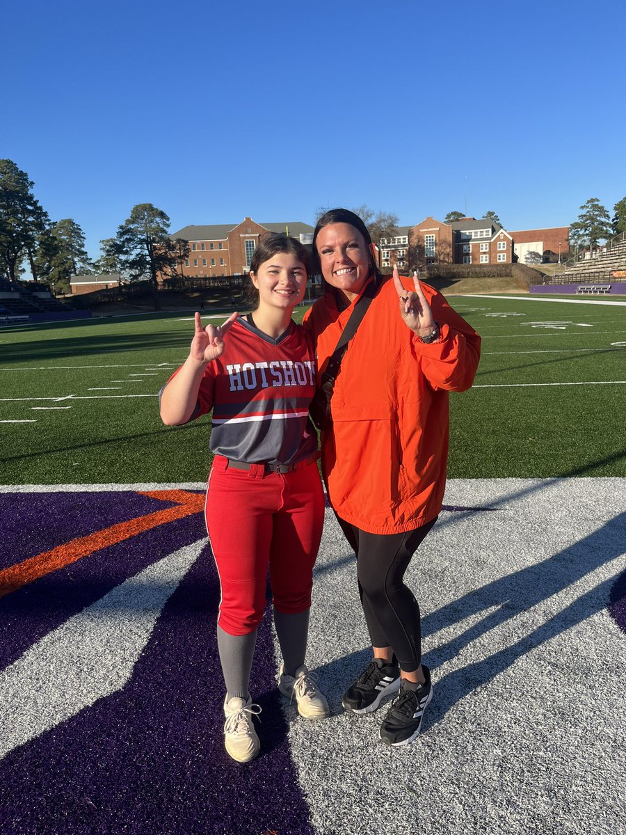 Makenzie Russell 2025 3B/SS tweet media
