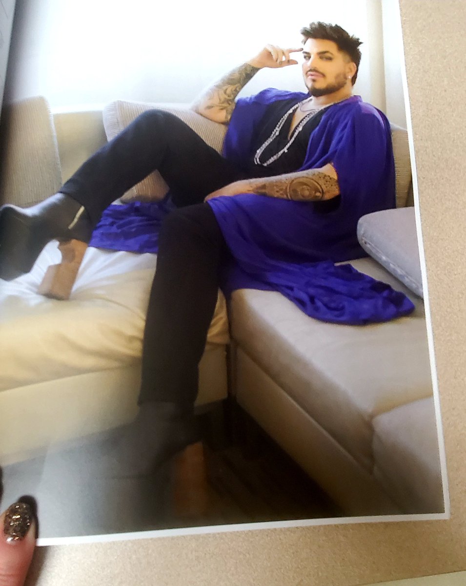129aquarius's tweet photo. I finally got to the post office to pick up my Wingman magazine! Next week it's my fan club calendar!! Music video at 3 AM. What a great way to start the year!! #AdamLambert #HighDrama #HoldingOutForAHero #Wingmanmagazine 🖤🖤🖤 https://t.co/vG20a1GNBi