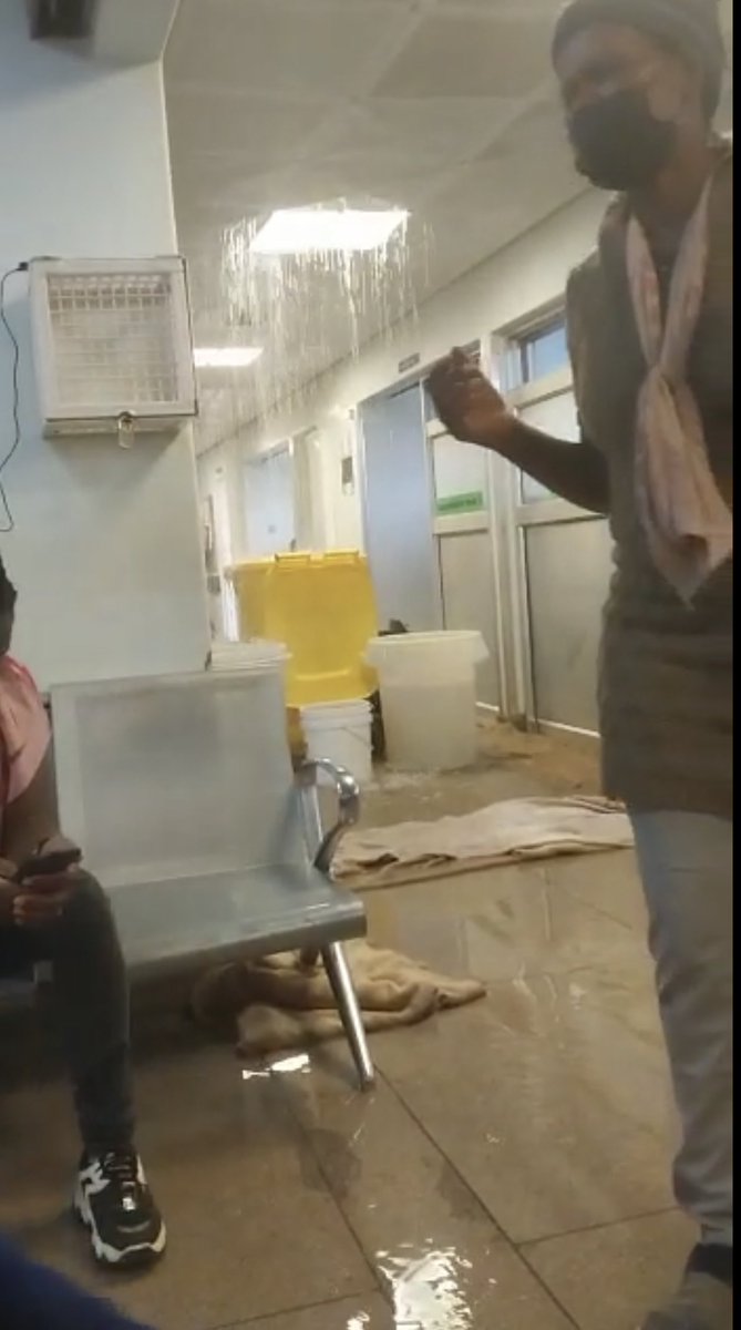 daddyhope's tweet image. Tomorrow morning I will bring shocking visuals of Zimbabwe’s biggest public medical center, Parirenyatwa Group of hospitals.

It was one of the best hospitals in Africa at Zimbabwe’s independence.

Many drove from Central and Southern Africa to get treatment at this hospital.