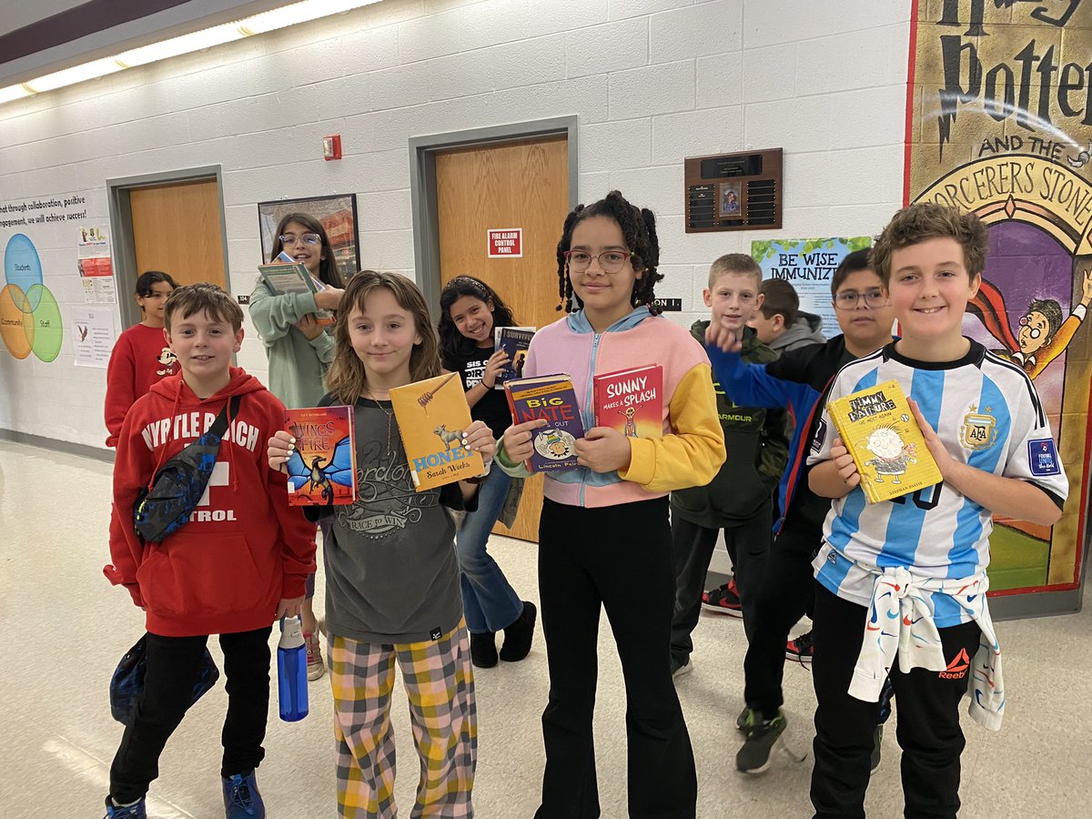 centrevillees1's tweet photo. There was nothing better than welcoming #OurCES students back after Winter Break! So many smiles &amp; so much excitement! #ItsaCESthing #CEScommunity https://t.co/wwdrkiheVt