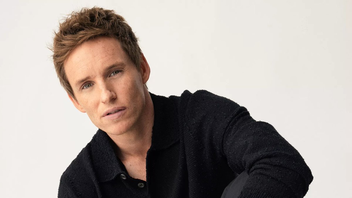 MCDV2's tweet photo. #EddieRedmayne won as #bestsupportingactor for  #TheGoodNurse #charliecullen  at @CAPRI_HOLLYWOOD The International Film Festival!
#Italy @NetflixFilm 
Photo: Ari Michelson / Netflix Inc.
https://t.co/TyDWDR5fKY https://t.co/VxDP6Vzrk5
