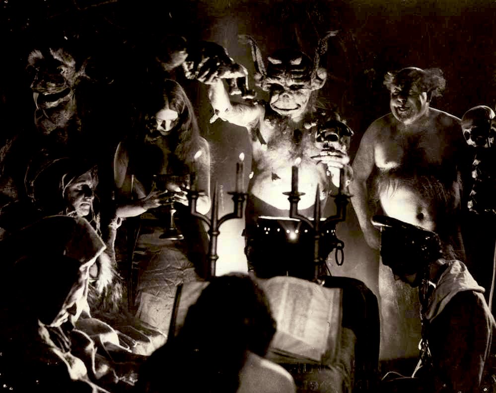 HorrorHammer1's tweet photo. Häxan: Witchcraft Through The Ages (1922) https://t.co/Q68EF8Crbn