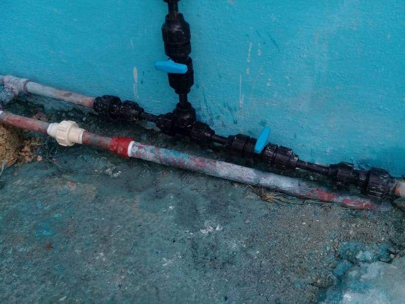 MayabequeEAA's tweet photo. Continuamos trabajando. Domingo en la tarde queda instalado el tanque que abastece el Cine Lajero en el municipio San José de las Lajas, en saludo al aniversario de la provincia de Mayabeque. #CubaViveYTrabaja #UnidosConstruimosCuba #Mayabeque  #SomosEaaMayabeque @ArnerMarrero https://t.co/oFiJInL9eK
