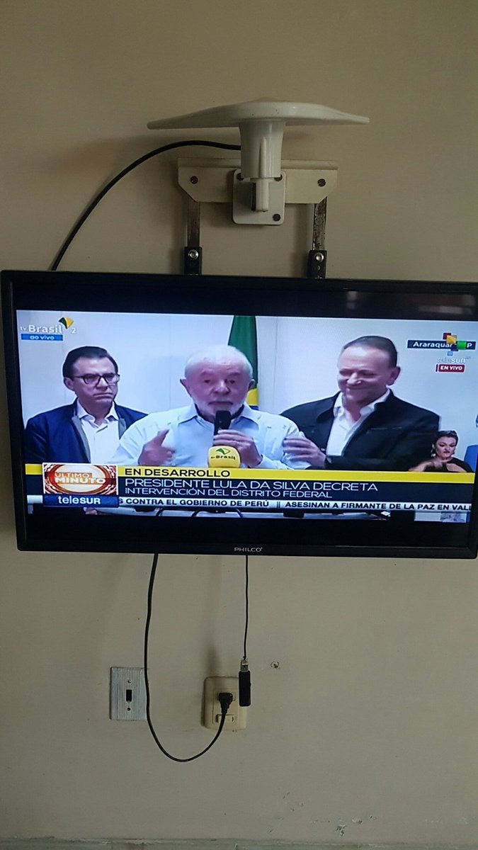 BiblioNacCuba's tweet photo. Condenamos enérgicamente los actos violentos y antidemocráticos  en #Brasil y 
expresamos todo nuestro respaldo y solidaridad a @LulaOficial y su gobierno. #NoAlGolpeEnBrasil https://t.co/fSgJOvuMZa