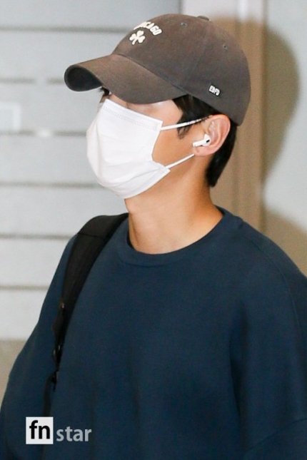 joongkiupdate's tweet photo. 230109 Song Joongki at Incheon Airport after 37th Golden Disk Award in Bangkok, Thailand 
🔗 https://t.co/ItGvkJ16LZ
🔗 https://t.co/rNPw2kweR5
🔗 https://t.co/tGuo1Emggo
🔗 https://t.co/TlZb0U5awn

#SONGJOONGKI #송중기 #宋仲基 #ソンジュンギ https://t.co/49EuJYloO6