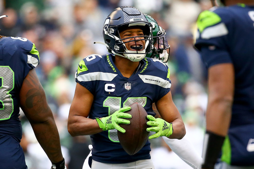 ESPNInsights's tweet photo. Tyler Lockett joins Steve Largent as the only Seahawks players in history with four straight 1,000-yard receiving seasons. 

Largent did it twice - 1978-81 and 1983-86. https://t.co/me85nvWcD1