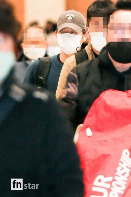 joongkiupdate's tweet photo. 230109 Song Joongki at Incheon Airport after 37th Golden Disk Award in Bangkok, Thailand 
🔗 https://t.co/e7MTSOoZ1q
🔗 https://t.co/IueT2hfWtj
🔗 https://t.co/Xw1B46q3U9
🔗 https://t.co/fubaMh1YCb

#SONGJOONGKI #송중기 #宋仲基 #ソンジュンギ https://t.co/efuBA52T9j