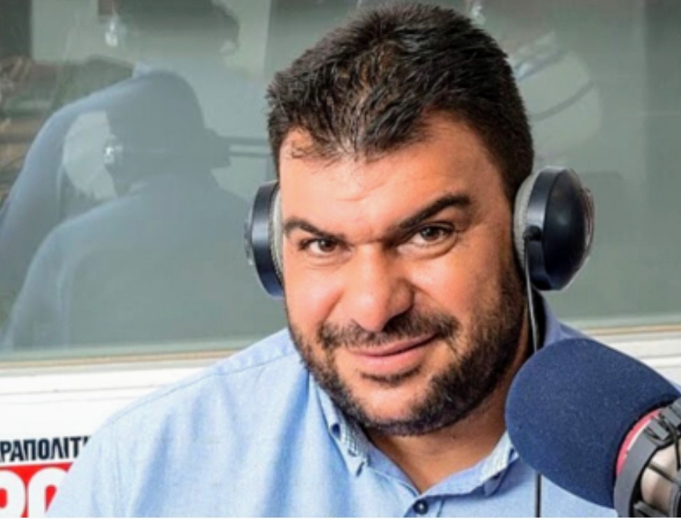 drkakouris's tweet photo. Έφτασε "ψηλά" και το άξιζε, παρ'όλα αυτά δεν έχασε ποτέ το χαμόγελό &amp; την ανθρωπιά του.
Υπήρξε άριστος λειτουργός της Ενημέρωσης &amp; μας έκανε υπερήφανους.
Θα τον θυμόμαστε, οι συμμαθητές του στο Πρότυπο Λύκειο Πατρών, για την πληθωρική προσωπικότητα &amp; το αστείρευτο ταλέντο του. https://t.co/F42iPN76S9
