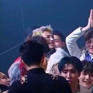 tobayeu's tweet image. bang chan and kim hongjoong! best leader friends - a thread